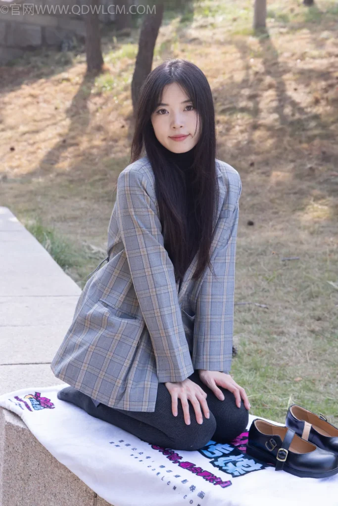 物恋传媒 NO.2517 茯苓-高跟鞋、超厚灰连裤袜[210P/1V/6.36GB]插图1