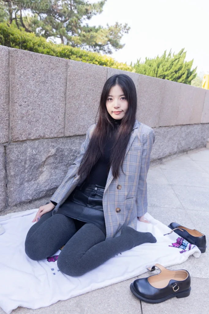 物恋传媒 NO.2517 茯苓-高跟鞋、超厚灰连裤袜[210P/1V/6.36GB]插图2