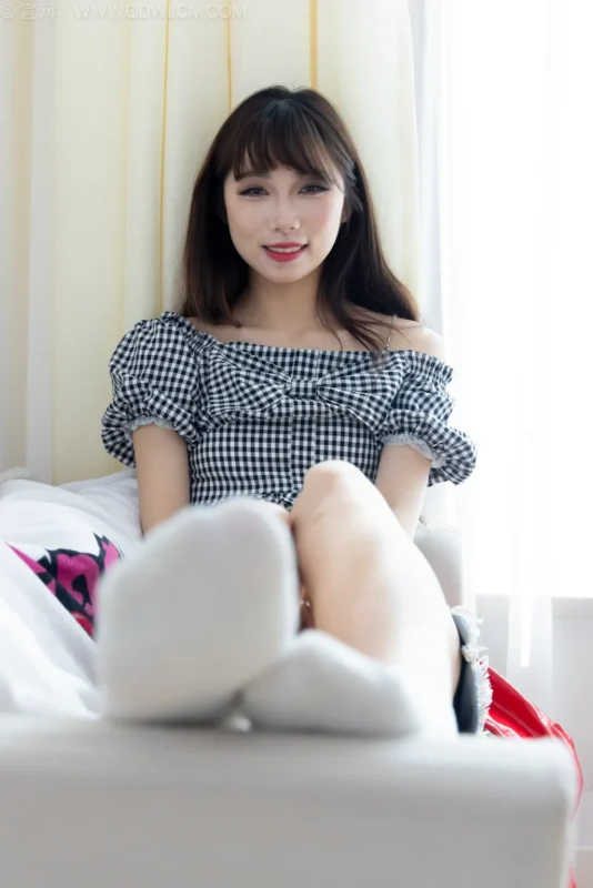 物恋传媒 NO.2521 泡泡-高跟长靴、白棉袜、裸足[188P/1V/3.88GB]-无料摄影圈