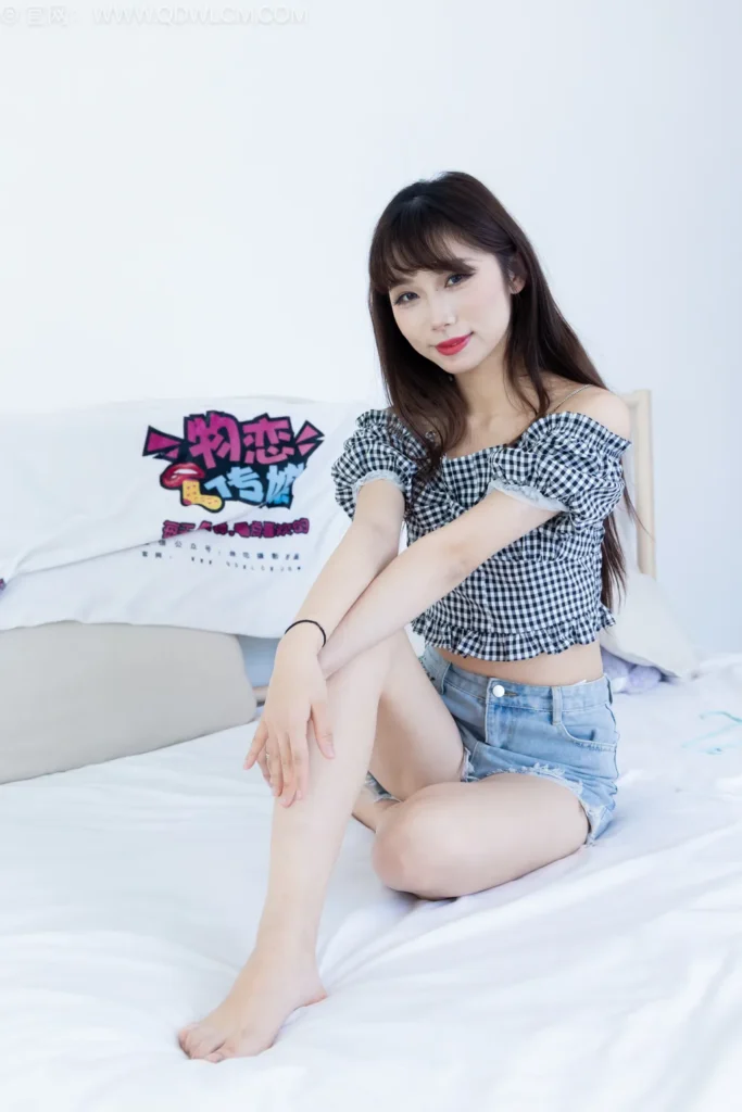 物恋传媒 NO.2521 泡泡-高跟长靴、白棉袜、裸足[188P/1V/3.88GB]插图2