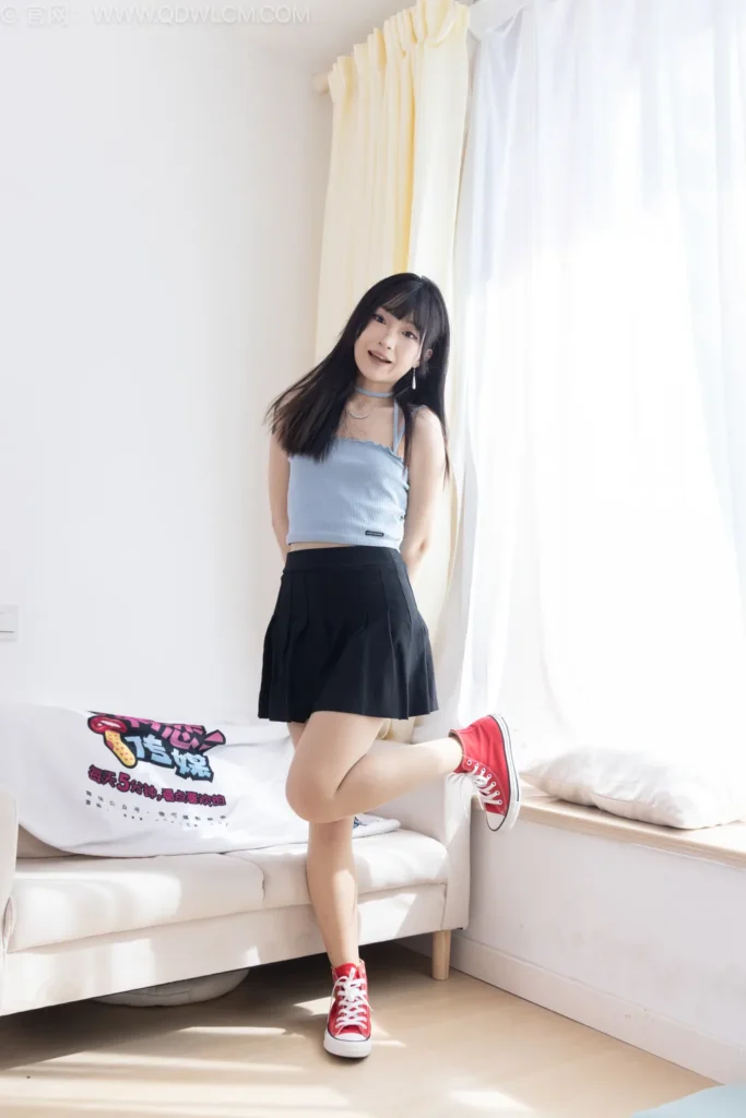 物恋传媒 NO.2524 嘟嘟-高跟鞋、帆布鞋、薄肉丝、裸足[160P/1V/3.69GB]插图1