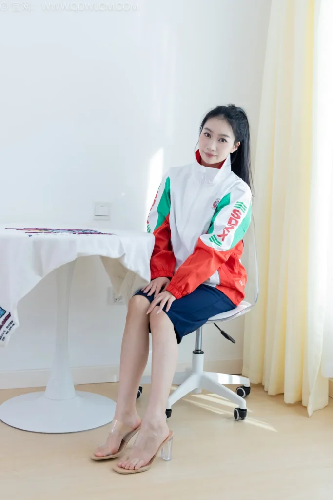 物恋传媒 NO.2525 小影-高跟凉鞋、薄黑丝、裸足[168P/1V/3.73GB]插图3