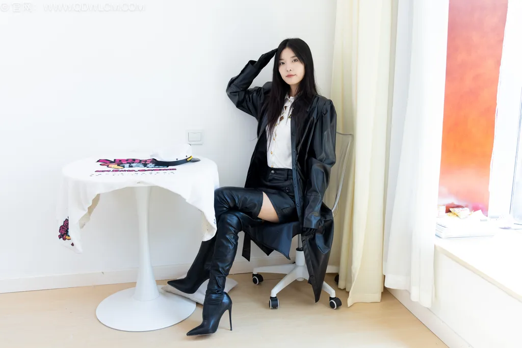 物恋传媒 NO.2527 茯苓-高跟长靴、薄肉丝、揉脚[174P/1V/3.86GB]插图3