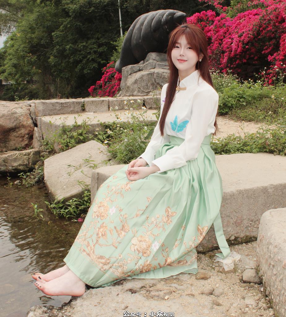 小众视觉 020-小薯条国风马面裙裸脚白袜［117P/1V/4.12G］插图