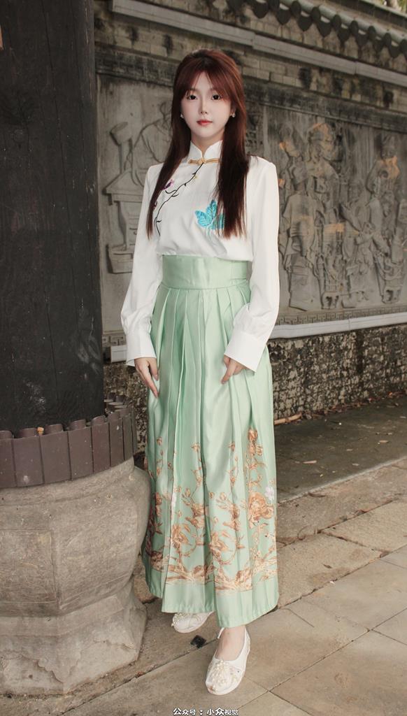 小众视觉 020-小薯条国风马面裙裸脚白袜［117P/1V/4.12G］插图1