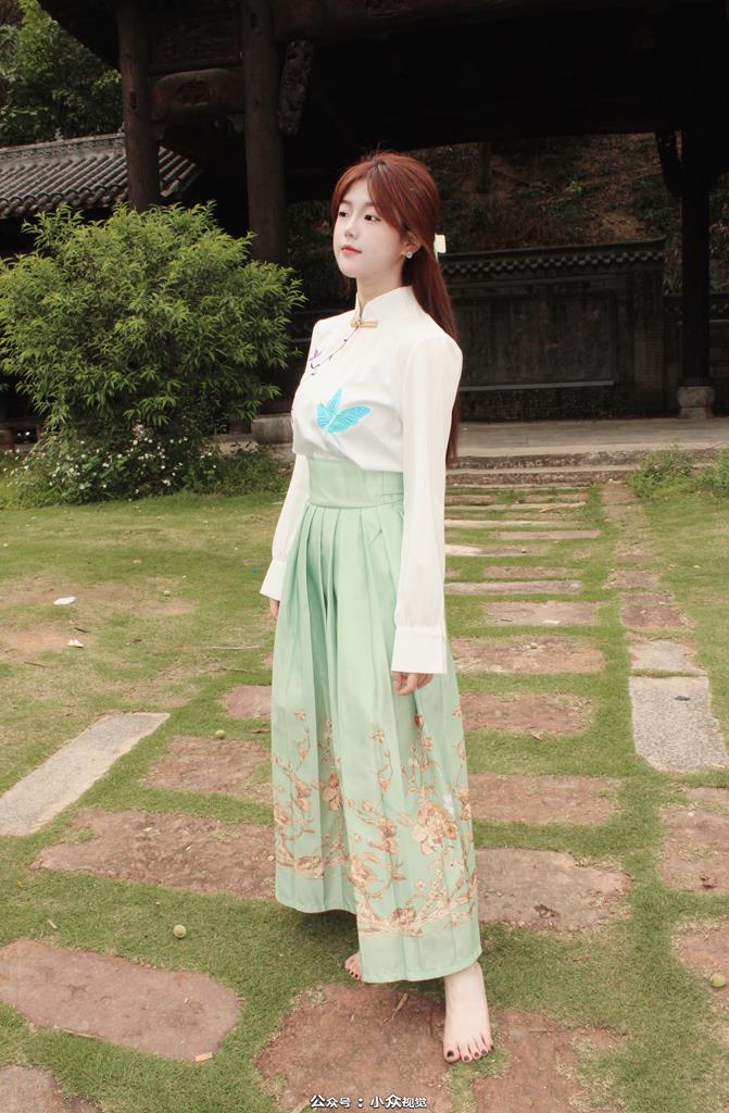 小众视觉 020-小薯条国风马面裙裸脚白袜［117P/1V/4.12G］插图3