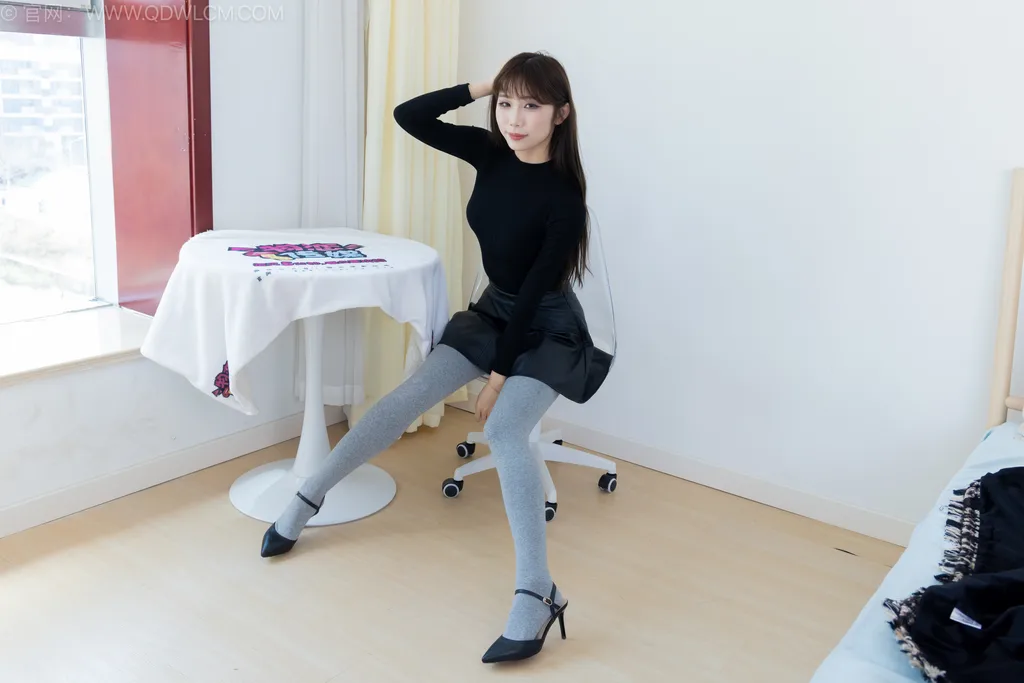 物恋传媒 NO.2531 泡泡-高跟鞋、厚灰丝[165P/1V/4.21GB]插图3