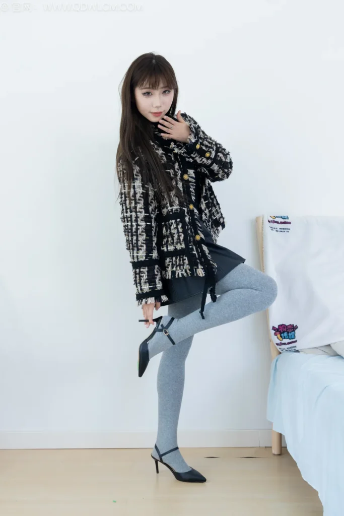 物恋传媒 NO.2531 泡泡-高跟鞋、厚灰丝[165P/1V/4.21GB]插图2