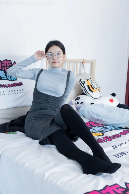 物恋传媒 NO.2533 茯苓-短靴、厚黑丝、皮筋绑脚老头乐挠脚[159P/1V/4.04GB]-无料摄影圈