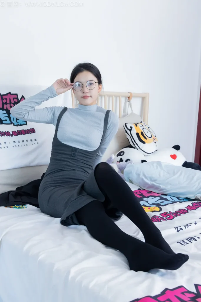 物恋传媒 NO.2533 茯苓-短靴、厚黑丝、皮筋绑脚老头乐挠脚[159P/1V/4.04GB]插图