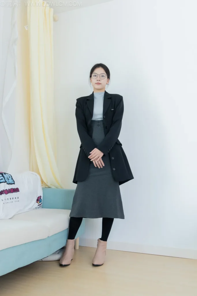 物恋传媒 NO.2533 茯苓-短靴、厚黑丝、皮筋绑脚老头乐挠脚[159P/1V/4.04GB]插图1