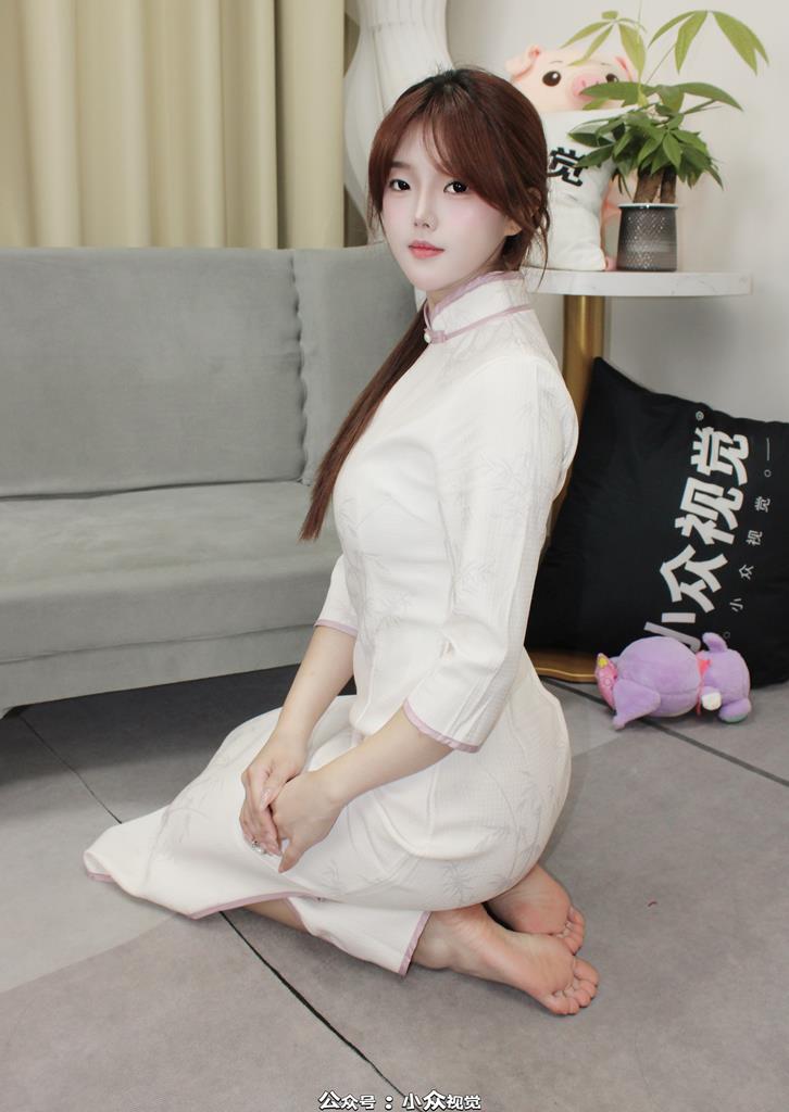 小众视觉 040-小薯条长款旗袍尖头高跟鞋（足底版） [98P/1V/4.11G]插图3