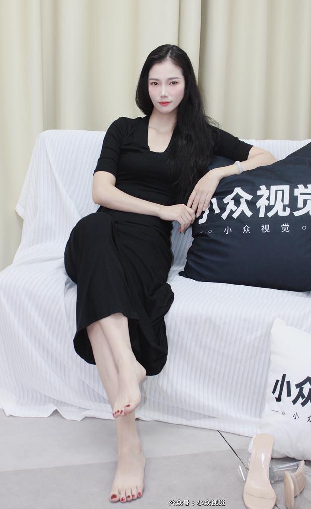 小众视觉 045-思思姐长裙丝袜裸足高跟鞋 [137P/1V/5.73G]插图3