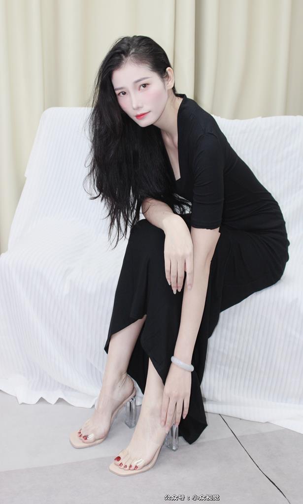 小众视觉 045-思思姐长裙丝袜裸足高跟鞋 [137P/1V/5.73G]插图2