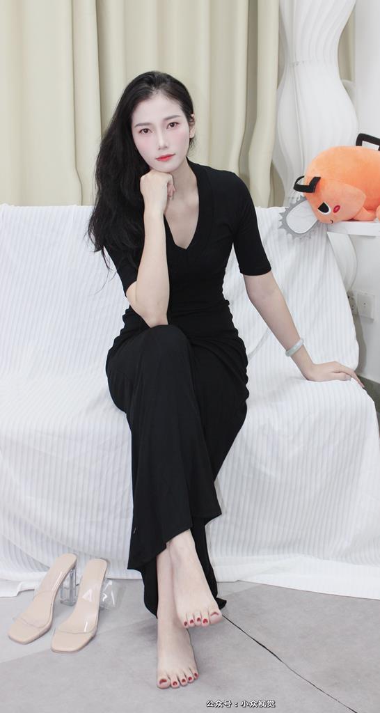 小众视觉 045-思思姐长裙丝袜裸足高跟鞋 [137P/1V/5.73G]插图1