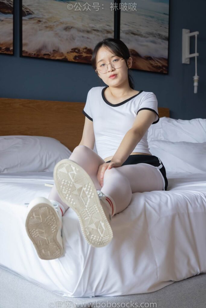 [BoBoSocks袜啵啵]积分限定作品 NO.004 熊熊-板鞋、白棉袜、白丝[139P/1V/6.71GB]插图2