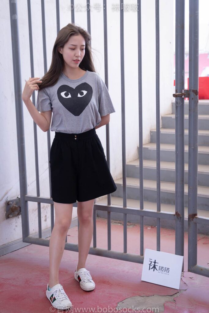 [BoBoSocks袜啵啵]积分限定作品 NO.006 泡芙-板鞋、天蓝色短棉袜、裸足[138P/1.16GB]插图1