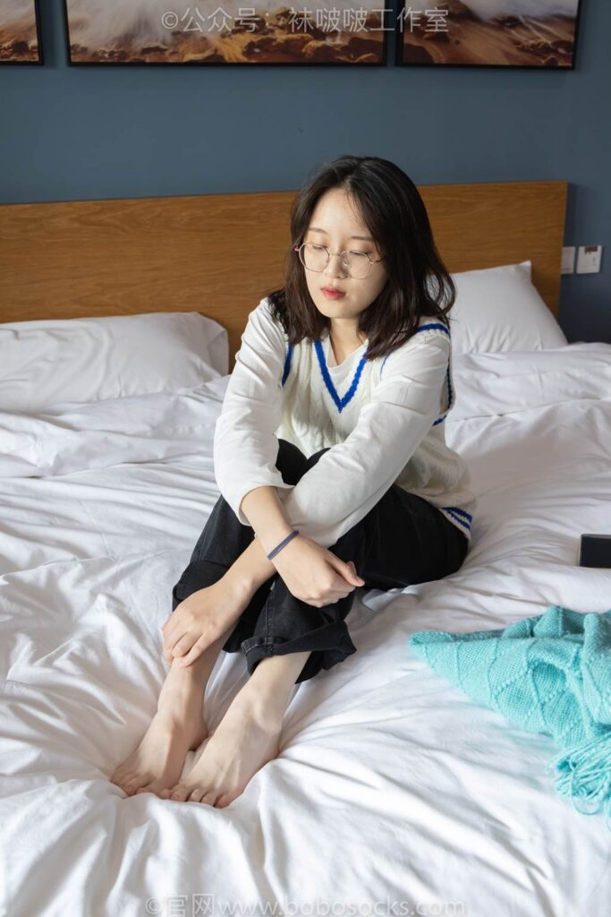 [BoBoSocks袜啵啵]积分限定作品 NO.007 熊熊-运动鞋、白棉袜、裸足[134P/2.44GB]插图