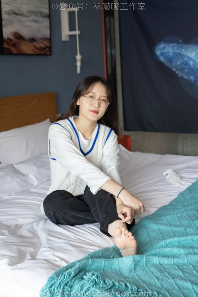 [BoBoSocks袜啵啵]积分限定作品 NO.007 熊熊-运动鞋、白棉袜、裸足[134P/2.44GB]插图3