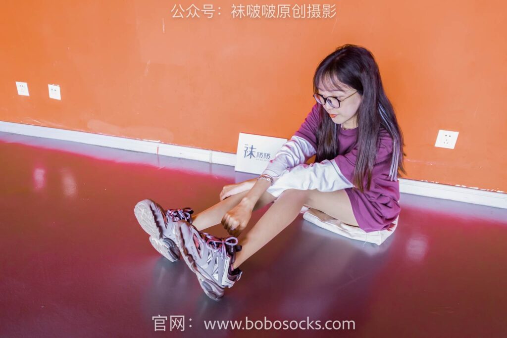 [BoBoSocks袜啵啵]积分限定作品 NO.010 稚予-巴黎世家运动鞋、白棉袜、肉丝[144P/1.64GB]插图2