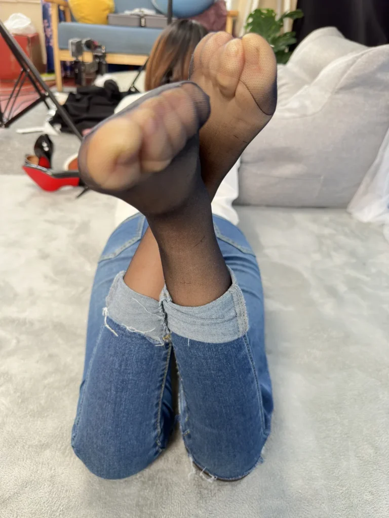 三禾摄影 NO.041 牛仔裤 黑丝 帆布鞋 高跟[239P/1V/4.16GB]插图