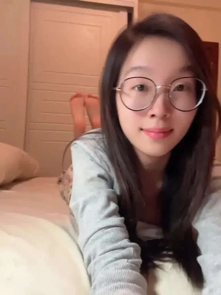 脚模面试脸足同框套路系列-194 清纯眼镜妹 [13V/166M]插图2