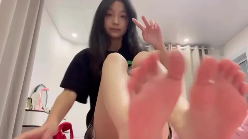 脚模面试脸足同框套路系列-202 大脚 [14V/275M]-无料摄影圈