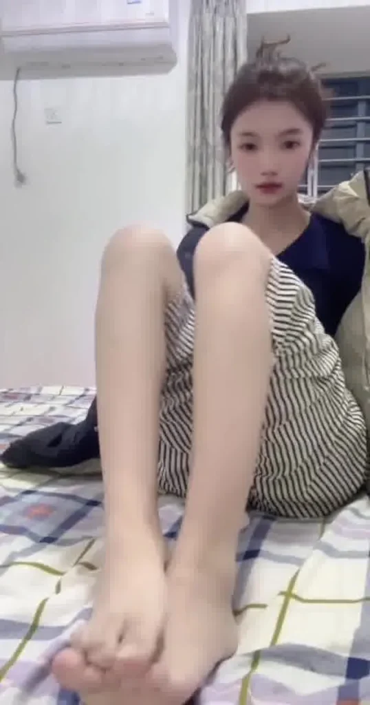 脚模面试脸足同框套路系列-203 御姐 [17V/269M]插图1