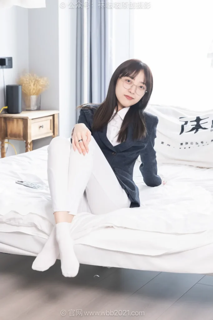 [BoBoSocks袜啵啵]NO.613 稚予-长靴、板鞋、白棉袜、裸足[160P/1V/6.28GB]插图3