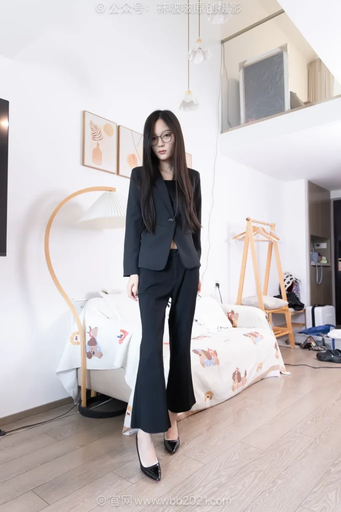 [BoBoSocks袜啵啵]NO.617 焦糖-高跟鞋、短肉丝、白船袜、裸足、ol制服[220P/1V/7.51GB]插图1