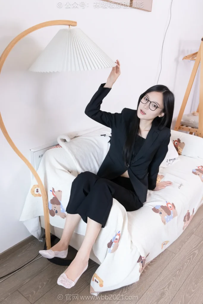 [BoBoSocks袜啵啵]NO.617 焦糖-高跟鞋、短肉丝、白船袜、裸足、ol制服[220P/1V/7.51GB]插图