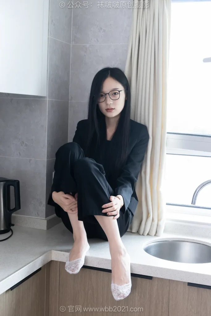 [BoBoSocks袜啵啵]NO.617 焦糖-高跟鞋、短肉丝、白船袜、裸足、ol制服[220P/1V/7.51GB]插图3