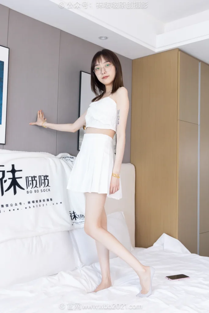 [BoBoSocks袜啵啵]NO.621 稚予-高跟鞋、浅灰色船袜、裸足[140P/1V/5.18GB]插图