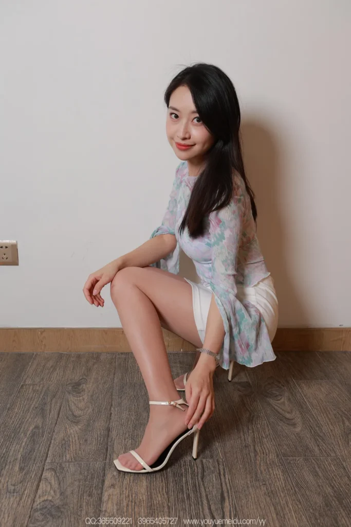 [IESS异思趣向] 2025.09.31 丝享家2172：小婕《花袖子（上）》[85P/76MB]插图2