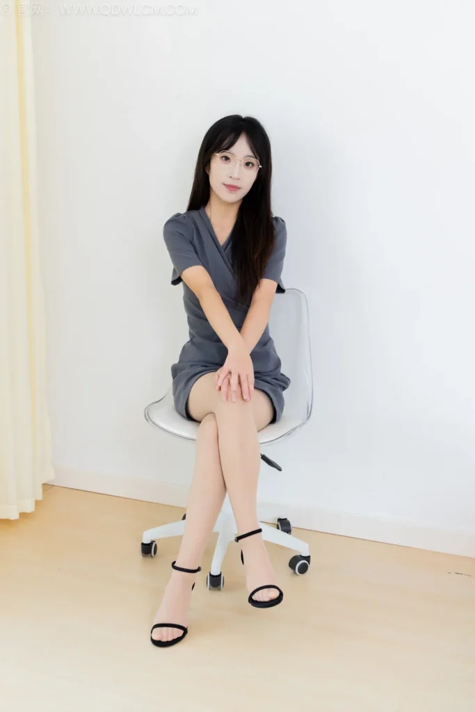 物恋传媒 NO.2537 辣辣-高跟鞋、薄肉丝、裸足[150P/1V/6.44GB]插图2