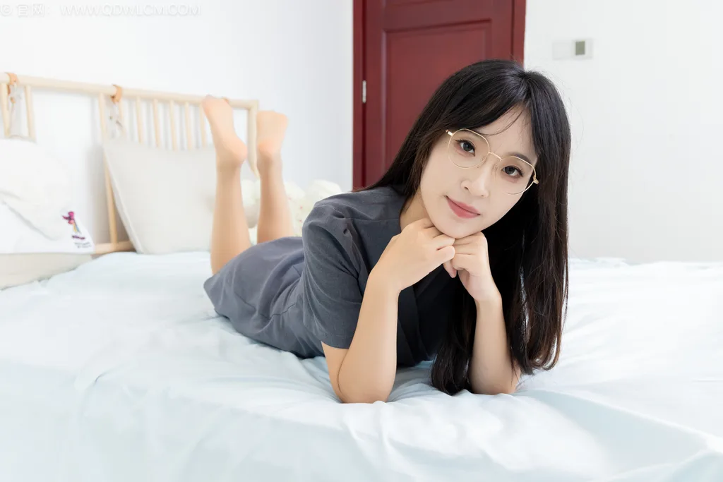 物恋传媒 NO.2537 辣辣-高跟鞋、薄肉丝、裸足[150P/1V/6.44GB]插图3