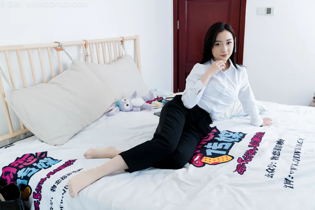 物恋传媒 NO.2541 恬恬-高跟长靴、薄肉丝、ol制服裤里丝[250P/1V/7.09GB]插图2