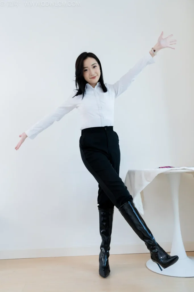 物恋传媒 NO.2541 恬恬-高跟长靴、薄肉丝、ol制服裤里丝[250P/1V/7.09GB]插图