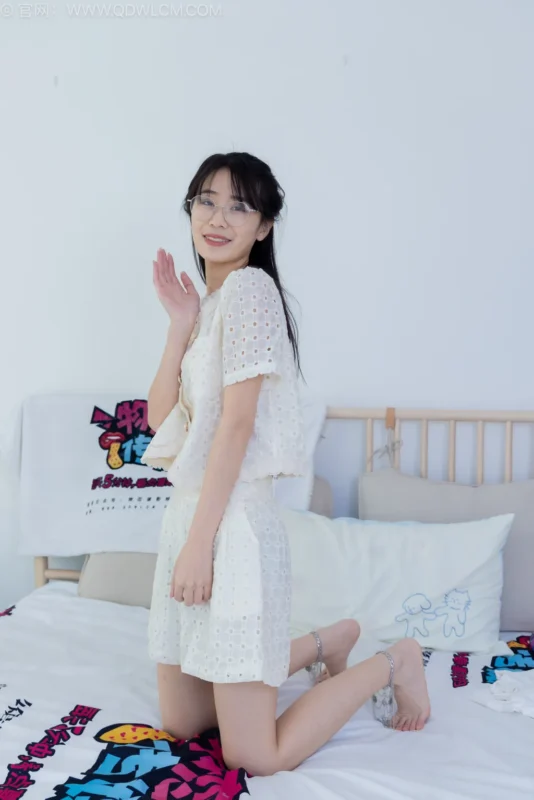 物恋传媒 NO.2543 菜菜-高跟鞋、蕾丝短黑丝、裸足、银色脚链[150P/1V/3.68GB]-无料摄影圈