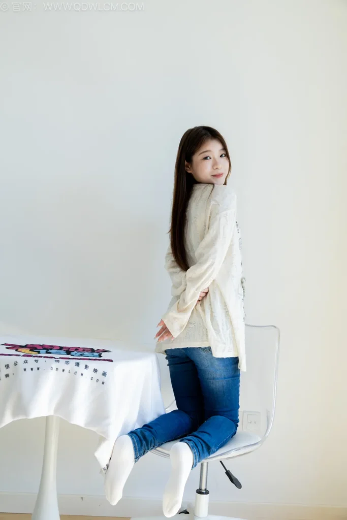 物恋传媒 NO.2544 闪闪-帆布鞋、纯白棉袜、蓝色丝、裤里丝[160P/1V/4.37GB]插图2