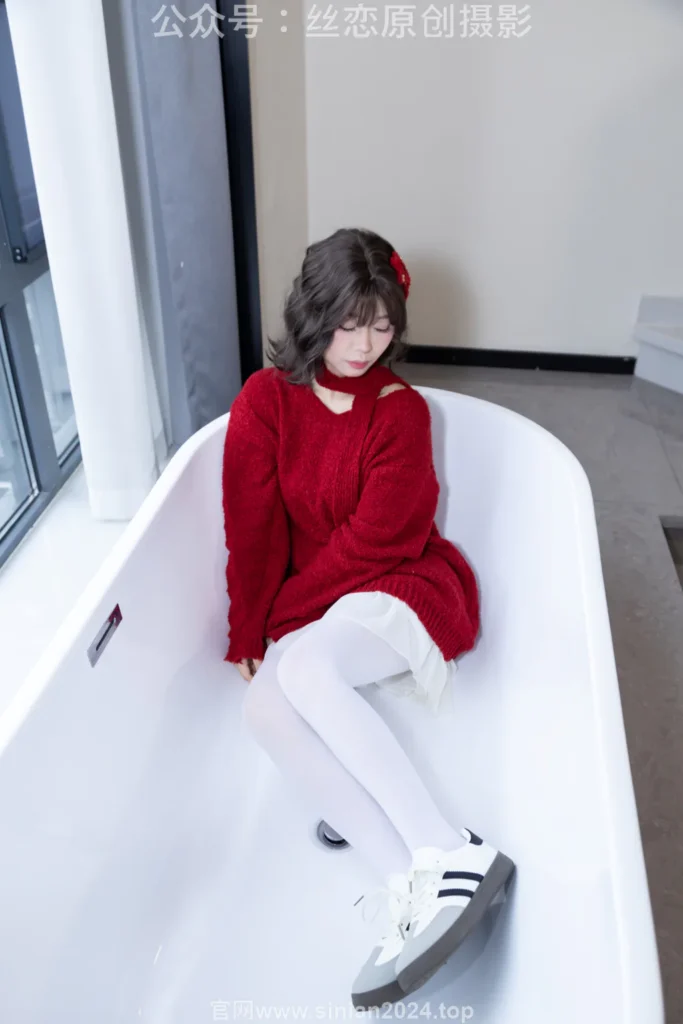 丝恋摄影 NO.010 泡芙-红色毛衣 小白裙 厚白丝袜 白色板鞋[228P/1V/3.13GB]插图1