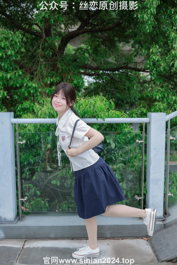 丝恋摄影 NO.016 泡芙-白色衬衫 jk短裙 肉色薄丝 白色帆布鞋[290P/1V/5.18GB]插图3