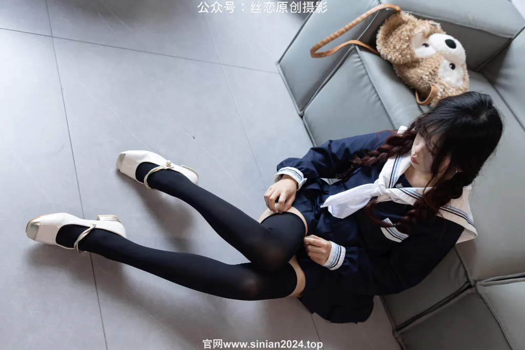 丝恋摄影 NO.017 小梦-学院风 jk连衣裙 黑色丝袜 白色小皮鞋[168P/1V/4.33GB]插图2