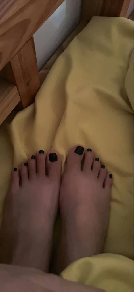 脚模面试脸足同框套路系列-211 黑色指甲 [12V/21M]插图2