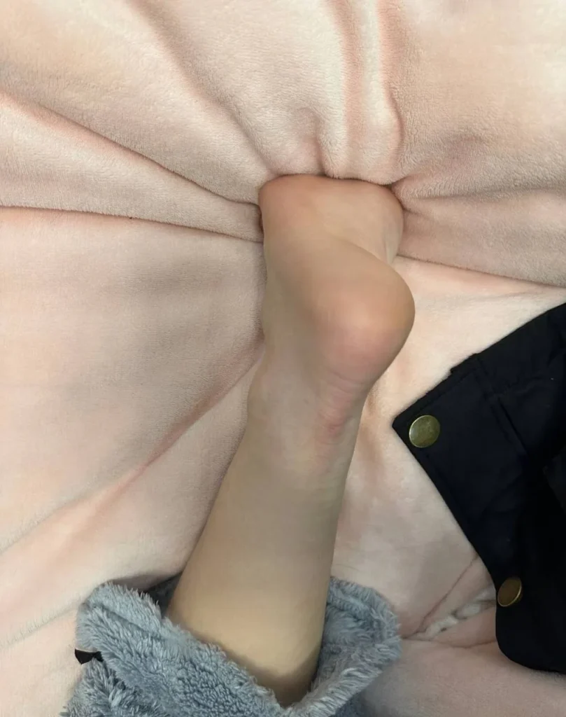 脚模面试脸足同框套路系列-214 可爱女生 [1V/3M]插图2