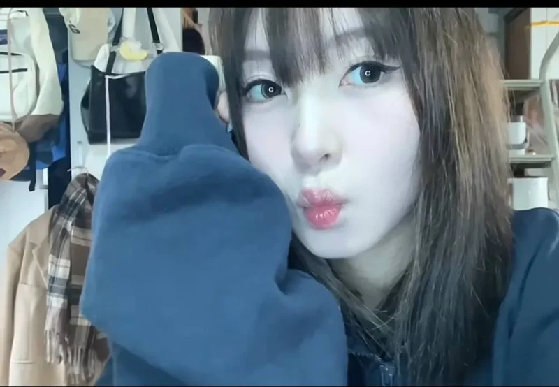 脚模面试脸足同框套路系列-218 普通女生 [5V/17M]-无料摄影圈