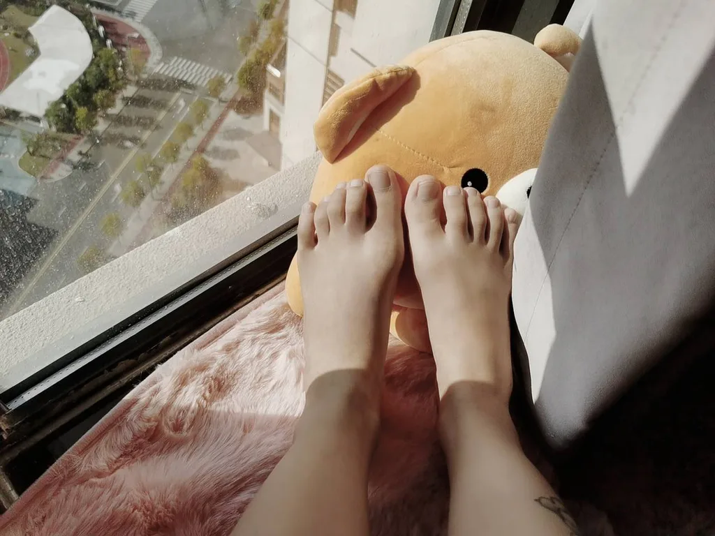 脚模面试脸足同框套路系列-220 小花褪 [3V/3M]插图1