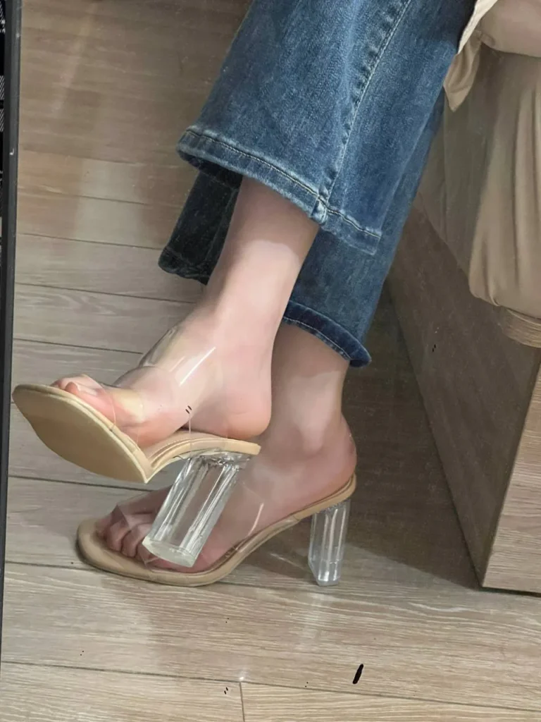 脚模面试脸足同框套路系列-225 长腿嫩足 [13V/36M]插图2