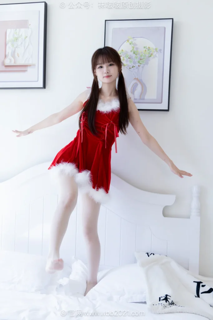 [BoBoSocks袜啵啵]NO.628 甜甜圈-凉鞋、雪地靴、油亮薄白丝、裸足、圣诞裙[175P/1V/6.71GB]插图3