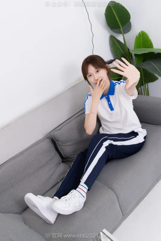 [BoBoSocks袜啵啵]NO.633 香菜-板鞋、白棉袜、裸足、校服[191P/1V/6.63GB]-无料摄影圈